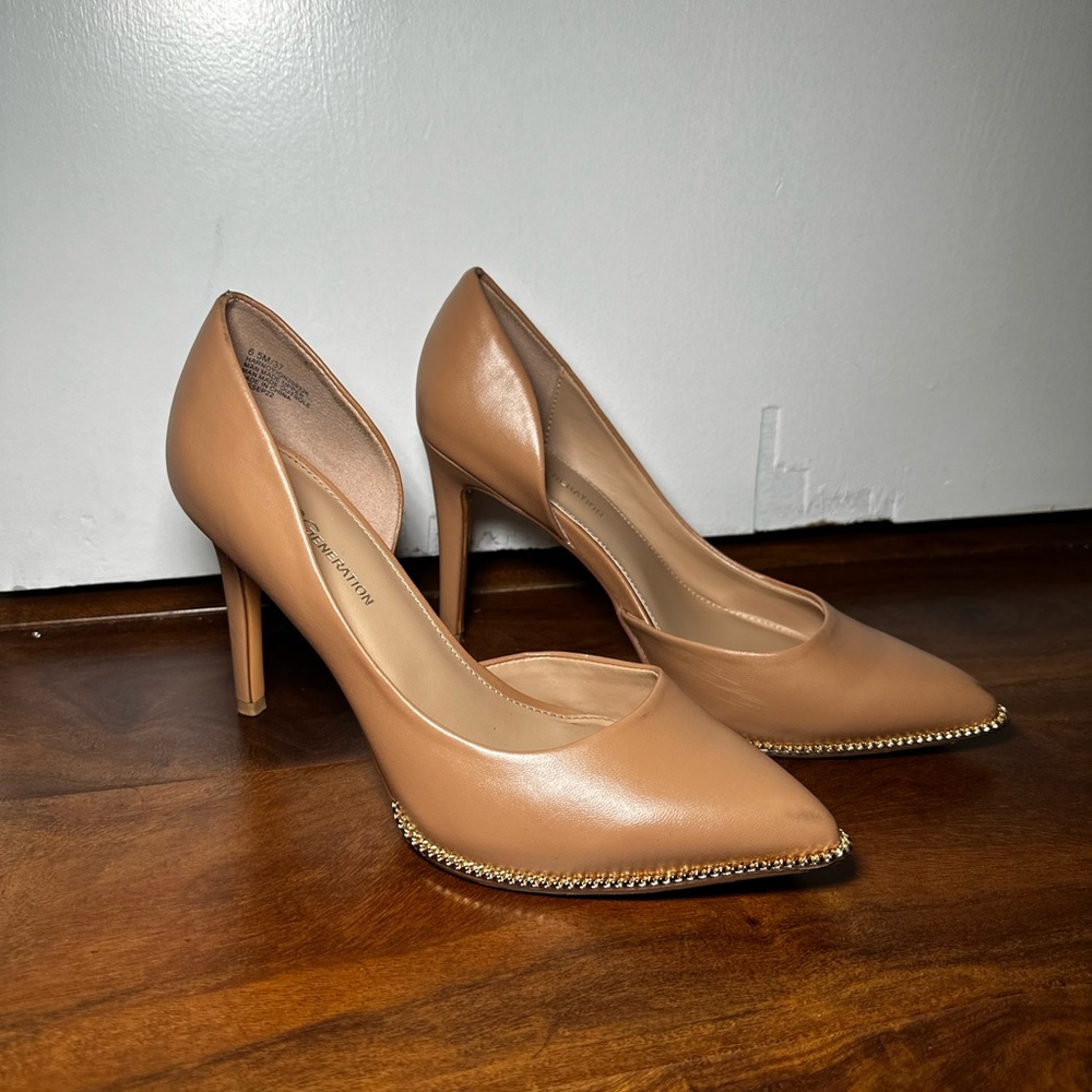 Nude pumps with gold accents- size 6.5